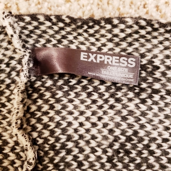 EXPRESS Infinity Checkered Scarf - Picture 3 of 3